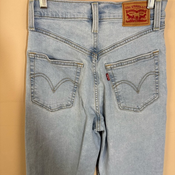 Levi's Ribcage Straight Light Wash Jeans size 26 - Picture 4 of 8